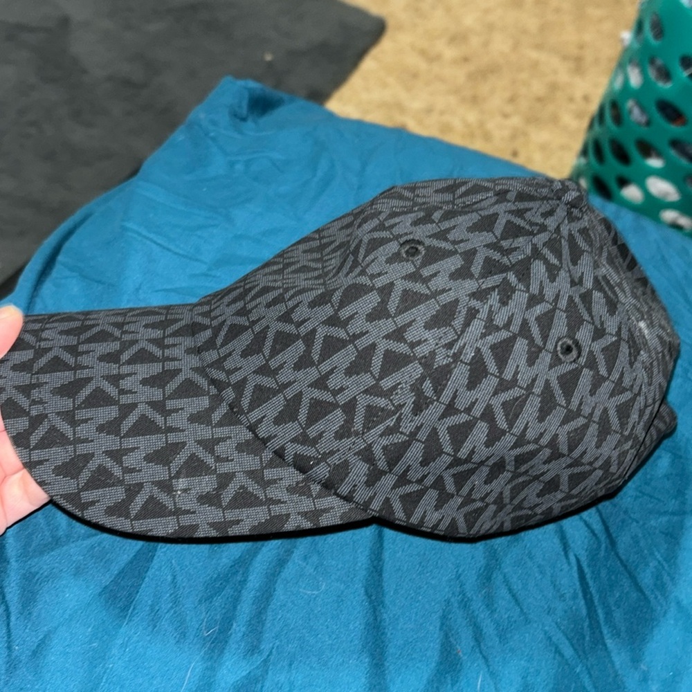 MK hat
